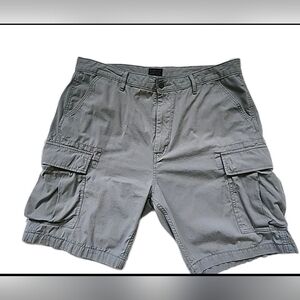 Levi Strauss & Co., Mens Gray Cargo Shorts, Size 40